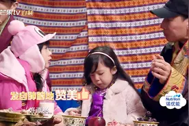 Neinei夸小泡芙衣服漂亮，两姐妹感情再升级，吴尊教Max挑逗村长视频封面