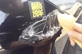 「实验」一支牙膏就能搞定车上划痕？