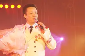 阎维文一曲《军歌嘹亮》，犹记得当初当兵最爱听这首歌