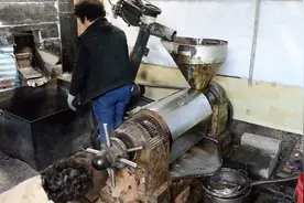 农村现榨花生油内幕，很多人都不知道！这样炸出的油比鲁花还好吃视频封面