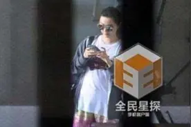 曝范冰冰怀孕 深圳参加活动时不时捂胸欲呕吐图片