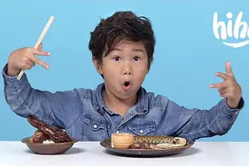 美国小孩还是太年轻，根本不了解中国美食的神秘力量视频封面