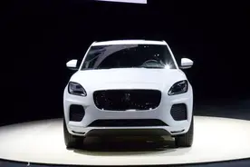 捷豹最便宜的SUV出场，新增1.5T三缸车型，26万比大哥还牛！视频封面