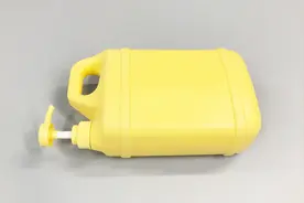 洗洁精瓶子这样改造最实用，挂在淋浴房，看到的人没有一个不夸好视频封面