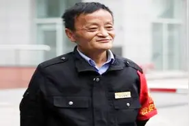 四川保安大爷因酷似马云走红网络，现在坐劳斯莱斯，拍电影演老总视频封面