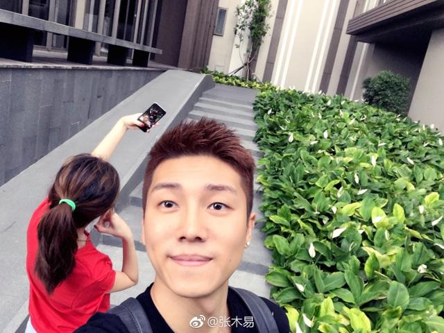 相差12岁香菇酱女孩miki和张木易,男的明显老了,女孩长大真漂亮