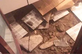 咋回事？住户地暖试压卫生间地面“炸”出大洞图片