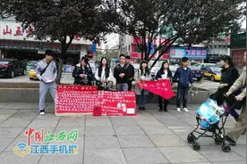 九江残疾女大学生卖水卖花为父亲筹集巨额医疗费图片