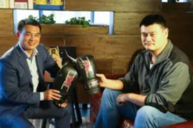 姚明赴京“约会”搏击大咖姜华图片