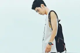 小说：哇！一下山就遇到美女，老头子你怎么不早点赶小爷我下山图片