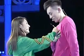 “我喜欢你，我的小心心你要吗”萌宠女孩表白一招拿下，学起来