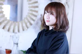 小说：雷击木价值千万，美女掏出一张九雷符，老板上赶着跟她交换图片