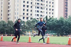 这样跑步30分钟，刺激脂肪酶活性，加速脂肪燃烧，更利于快速减肥