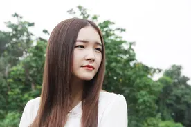 小说：镜头前，她搂住男人的脖子要亲吻，下秒发现自己竟下不去嘴图片