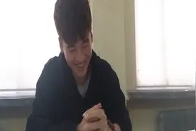 原来吃鸡的毒区是你制造的，让我们跑毒的也是你，你这是多么寂寞