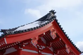 小说：小伙穿越到三国，连刘备都是他手下的小兵，这让他很是惶恐图片