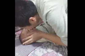 用嘴给女儿吸鼻涕缓解鼻塞的爸爸，这才是好男人正确的打开方式！视频封面