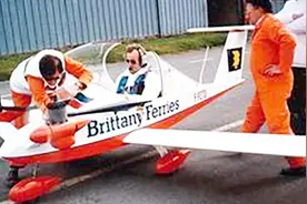 私人飞机售价仅需10万，长度只有4米，无证也可驾驶，还要车干嘛？视频封面