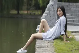 小说：两个男生一块追求女子，女子成为全校女生的公敌图片