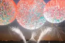 实拍超先进冷烟花燃放，美得让人窒息，一定要跟最爱的人看一次！