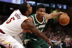 美职篮 常规赛 公鹿 “字母哥” 抢尽詹姆斯风头图片