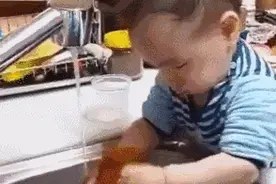 这样洗碗等于“吃毒”，你一直洗错了！原来洗碗也是个技术活儿啊...图片