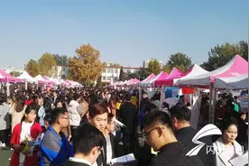 500余家用工单位来潍坊抢财经商贸人才图片