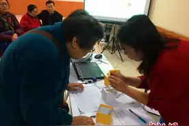 29名阿尔茨海默病患者获发免费“黄手环”防走失图片