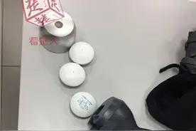 自带取钉器对付“防盗扣”，男子在超市疯狂盗窃衣物图片