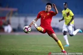 国足0比4哥伦比亚：武磊再失单刀，球迷整场高呼“进一个”图片