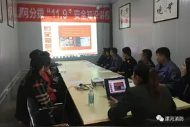 漯河消防联合顺丰、中通等快递公司，张贴派送红色醒目的《温馨提示》图片