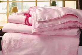 被子种类繁多性能各有千秋选被子需看体质图片