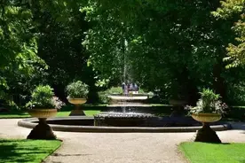 牛津与剑桥都有植物园，这也许是名校的标配图片