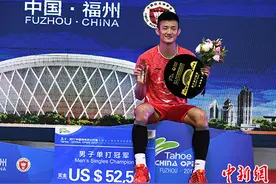 “双龙会师”谌龙胜 中国队收获中羽赛三金一银图片