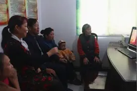 青神县：党员干部群众为《索玛花开》点赞图片