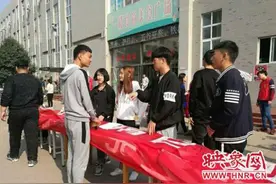 许昌电气职业学院：倡导餐桌上的文明图片