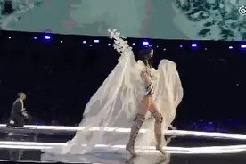 「健康讲堂」维密秀，名模奚梦瑶居然摔伤成这样……图片