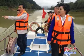 绥宁县总河长罗玉梅巡察巫水河图片