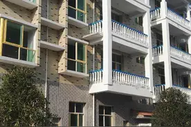 12户贫困户集体入住西河镇易地搬迁安置点图片