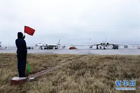 空军轰炸机学员首次长途跨区机动转场训练图片
