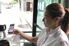 刷下手机就能乘坐地铁、公交 这些新技能你试过吗？图片