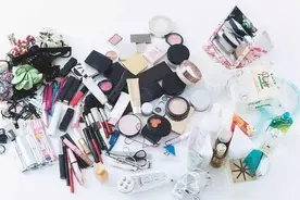 日本妹子超强化妆品收纳术！终于又能看见我的梳妆台了……图片