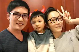 焦恩俊晒出与老婆儿子合照 有儿有女全高颜值图片