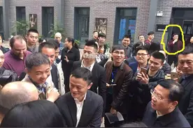罗永浩回应现身杭州与马云同行:站在后面是礼貌图片
