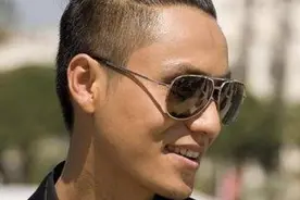 当男星扎起丸子头，要么帅爆了要么笑尿了图片