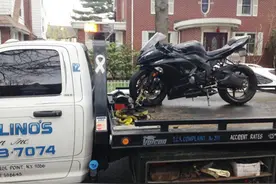 纽约警方打击违规摩托车 华裔外卖郎电单车频遭罚图片