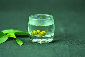 解暑防辐射的铁皮石斛茶图片