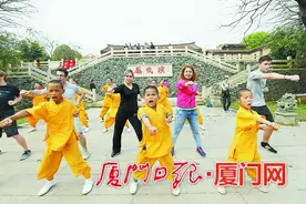 6名外国人到少林寺 学中华文化开英语课图片