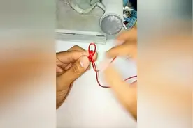 小时候的塑料手绳现在的你还记得怎么编吗视频封面