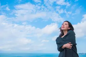 王诗安催落去湿身美炸　冒命登10楼观景台後果…图片